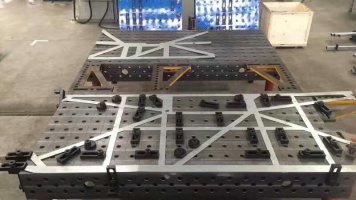 凱創(chuàng)三維柔性焊接平臺(tái)安裝現(xiàn)場(chǎng)